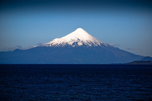 chile blue sunset lake mountains chili andes vulcano puertovaras osorno volcán lagollanquihue stratovolcano anawesomeshot aplusphoto loslagosregion