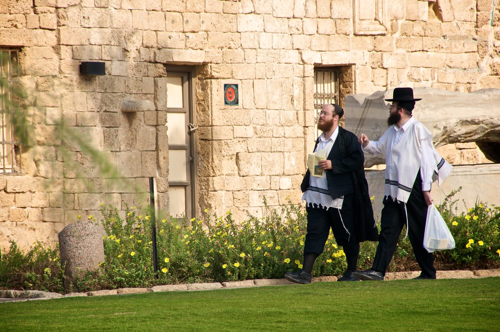 Hasidim on Promenade