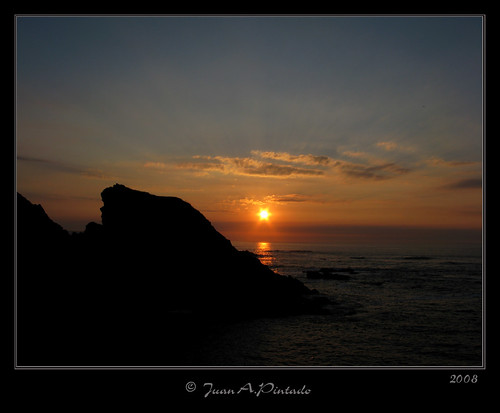 ocean sunset sea sun sol clouds mar spain rocks asturias nubes puestadesol rocas oceano sanesteban gmt sanestebandepravia abigfave anawesomeshot rubyphotographer symmachiarii