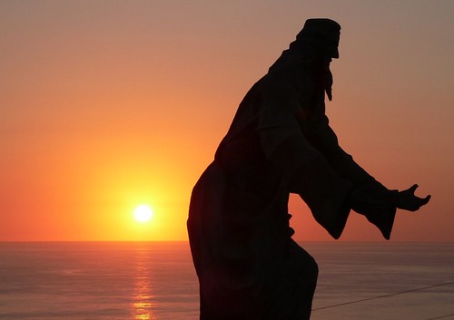 sunset sea mer against statue de soleil italia tramonto mare profile coucher statua calabria italie je contrejour controluce profilo calabre fuscaldo