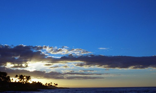 ocean sunset film 2008 nikonf3 sunray fujireala100 nikkor28mmf28 poipukauai kauai2008