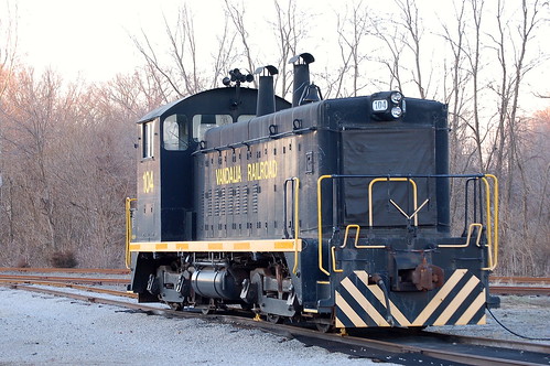 railroad illinois locomotive 1950 sw9 switcher fayettecounty 2271 louisvillenashvillerailroad vandaliarailroad