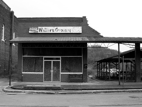 blackandwhite bw store closed tennessee normandy boarded nikonflickraward waltersgrocery