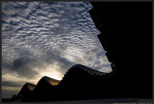 sunset cloud 20d clouds canon contraluz atardecer dawn spain adobe bodega laguardia alava 1022 lightroom ysios adobelightroom españa