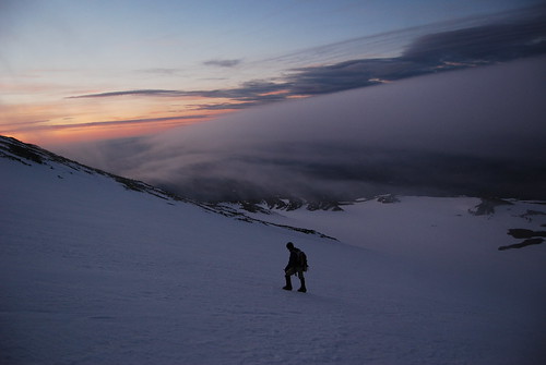 fog sunrise climb washington climbing mountaineering mtadams daytwo giffordpinchotnationalforest kylefreeman alpineering mtadamsmay2008 summerouting2008
