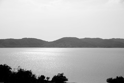 summer bw italy june landscape geotagged lago italia estate giugno 2008 bianco nero paesaggio abruzzo abruzzi campotosto mototour laghe geo:lat=425194306791043 geo:lon=133692622552253