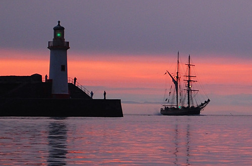 light sunset sea irish lighthouse west water evening pier boat ship harbour dusk cumbria tall whitehaven zebu d60 thefinalcrown whitehavensnappers