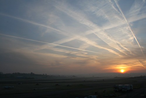 morning sun mist misty sunrise contrail exeter contrails exeterairport