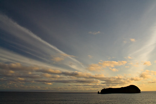 sunset sea sky portugal clouds geotagged mar céu pôrdosol nuvens islet azores açores ilhéu sãomiguel vilafrancadocampo jorgecardoso armandocôrtesrodrigues violantedecysneiros poetavilafranquense geo:lat=37714224 geo:lon=25435104