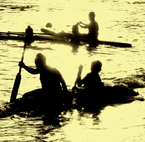 sunset sea bali silhouette boat canoe silhouet tegenlicht padangbai blueribbonwinner peddling abigfave aplusphoto superbmasterpiece edwindejongh peddellen edwindejonghfotografie fotografieedwindejongh lpsilhouettes