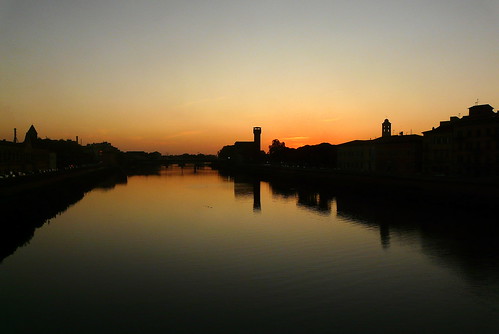 sunset reflection river pisa tuscany arno afterglow crepuscolo awesomeafterglow crepuscolosunsetssunrisesnights