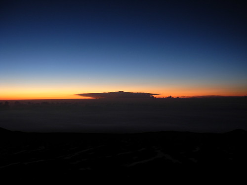 mountain clouds sunrise hawaii astronomy bigisland maunakea maunakeasciencereserve