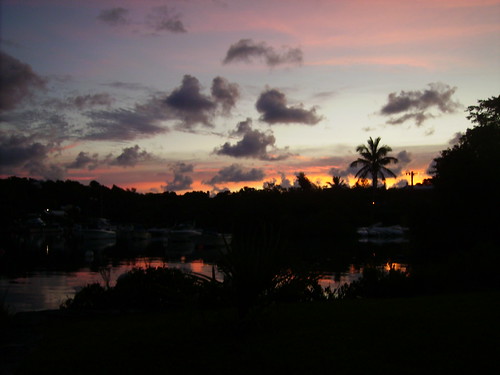 ocean sea sky reflection water clouds sunrise backyard colours bermuda fiatlux cloudslightningstorms