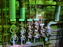 Heating system and pipes in basement (HDR)