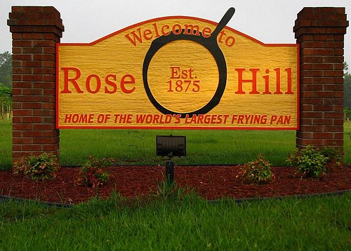 signs welcome rosehill worldslargestfryingpan rosehillnc