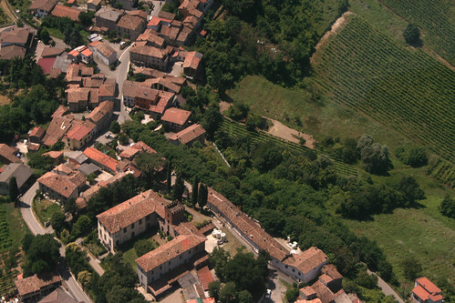 above travel sky italy panorama green castle nature airplane landscape town flying high village view earth top aviation aerial fromabove historic agriculture fortification fortress lombardia cessna skyview lombardy pavia birdeye aeronautic pavese voghera oltrepò oltrepòpavese splendidoltrepò sandamianoalcolle