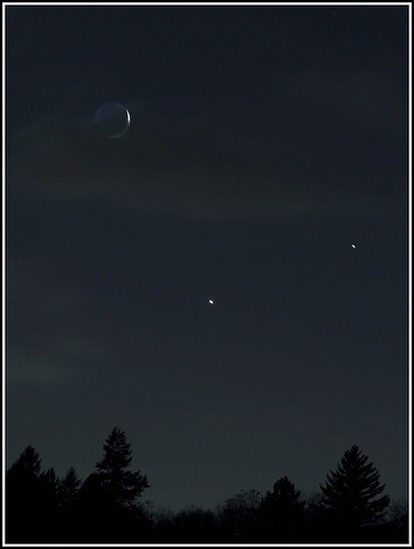 moon night clouds venus massachusetts northshore salem jupiter olympuse500 dec12008 413highestinexploreon12408