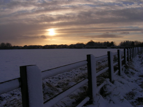 winter sunset cloud snow fence yorkshire driffield wolds