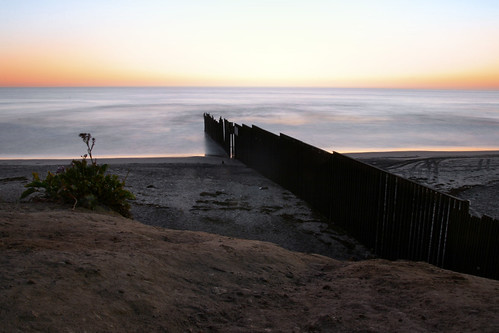 ocean sunset beach water border playa tijuana frontera playasdetijuana flickrmeetup canoneos30d tamron1750mmf28 addtofeed
