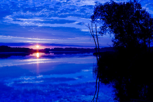 sun lake reflection tree water sunrise glow madison cherokeemarsh waunakee