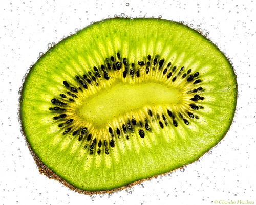 macro verde green water fruit nikon comida bubbles fruta kiwi fresco burbujas d300 chenchomendoza fgverde
