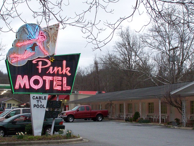50's charm galore at the neon-graced "Pink" Motel ...
