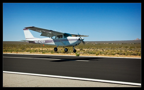 california airport desert aviation cessna inyokern cessna172 generalaviation n2428y nikkor18200mmf3556g
