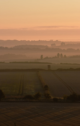 uk england mist 20d sunrise landscape geotagged dawn early shadows hampshire fields bales eos20d danebury canon70300f4556do testvalley ef70300mmf4556isusmdo geo:lat=51138284 geo:lon=1532035