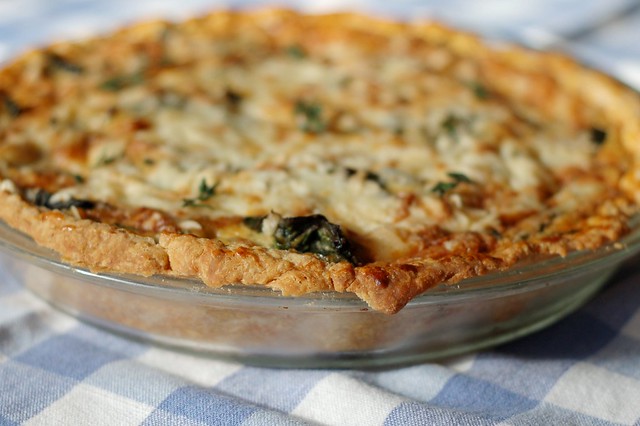 Spinach, onion & cheese quiche with thyme