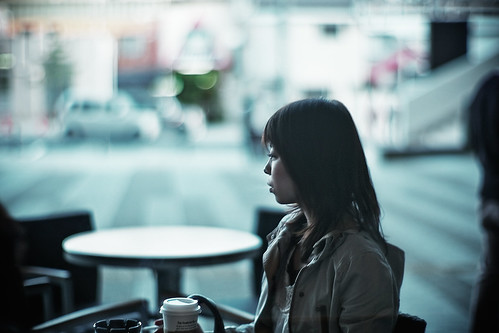 leica woman digital 50mm mood dof bokeh candid atmosphere starbucks m8 2008 lostinthought f095 explored canonf095 justlucky leicam8 canon50mmf095 bokehwhores gettyimagesjapanq1 gettyimagesjapanq2