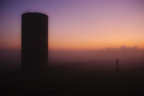 silhouette fog sunrise illinois farm silo blogged notei blogged20081103 nottwit