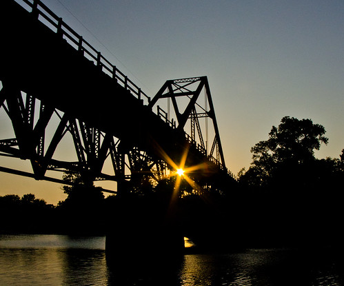 bridge sunset louisiana bayou railroadbridge shreveport nationalregisterofhistoricplaces trussbridge waddellatrussbridge crossbayou crossbayoubridge kansascitysouthernrailroadbridge