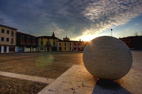 sunset monument square tramonto sphere mantova piazza shape lombardia pianura campitello sfera padana marcaria