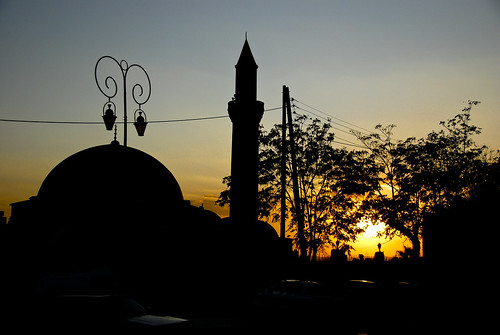 sunset shadow sky sun black tree silhouette zonsondergang minaret mosque boom lamppost syria lucht zwart zon aleppo silhouet lantaarnpaal moskee travelphotography syrië shaduw