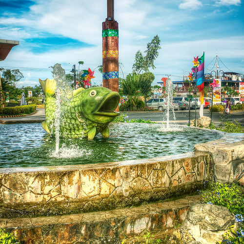 city urban fountain mall square landscape view box outdoor philippines statues views cebu hdr parkmall photomatix cebusugbo boxcrop