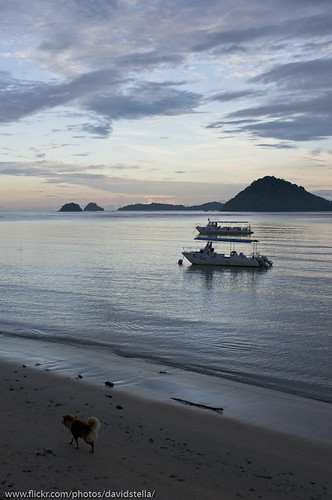 morning beach sunrise geotagged boats island dawn seaside resort sabah morningsky coconuttrees kinarut beautifulcapture abigfave malaysiaphotography discoveryphotos geo:lat=5827273 geo:lon=116025753