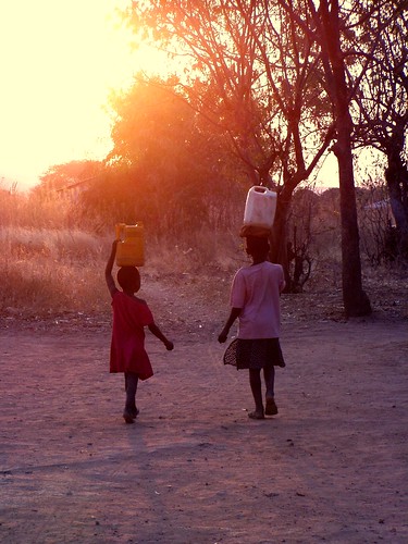 africa winter girls sunset water children tanzania child drought chalula desfilles mvumi desenfants dodomaregion