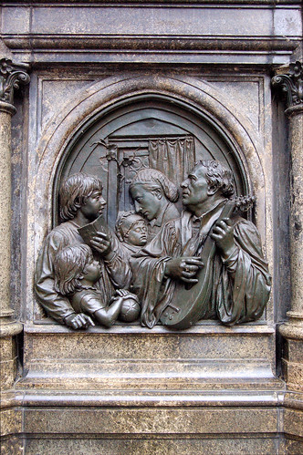 family detail art bronze germany singing landmark relief martinluther publicart hymn lute basrelief saxonyanhalt lutherdenkmal views50 lutherstadt views100 5photosaday views75 views25 eisleben lutherfamily reliefpanel luthermonument