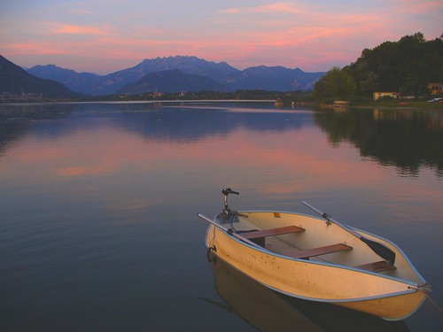 sunset sky italy lake boats lago boat barca italia tramonto barche cielo brianza lombardia pusiano resegone lagodipusiano theenchantedcarousel