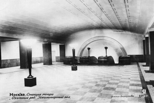 Moscow, Okhotny Ryad subway station, escalator hall (ca. 1935)