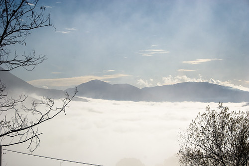 autumn italy cloud snow fog geotagged italia december nuvola skiing valle valley neve 2008 nebbia autunno dicembre abruzzo sciare campofelice geo:lat=421298024403961 geo:lon=131197418150403