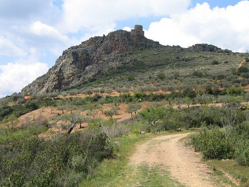 mountains castle path algoso penenciada