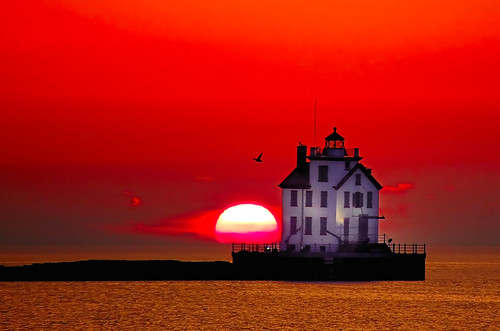 light sunset red sky orange sun lighthouse bird colorful lakeerie greatlakes lorain flickrphotoaward goldstaraward