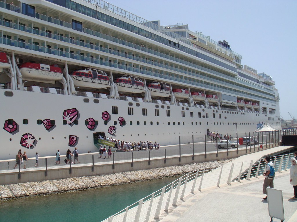 Cruise Boat - Norwegian Gem @ Valletta / Malta