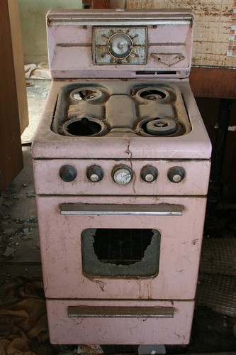 california ca old pink sea abandoned beach geotagged oven decay stove urbanexploration trailer range saltonsea urbex salton saltonseabeach geo:lat=333783314999997 geo:lon=1160098285