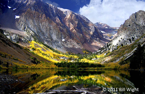 california lake nature clouds reflections landscape fallcolor highsierras junelake parkerlake copyright2009 billwight licensingthroughgettyimages