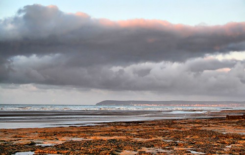 uk sea england seaweed clouds dawn seaside unitedkingdom eastbourne beachyhead rockpools blueribbonwinner sovereignharbour coastuk larigan phamilton welcomeuk