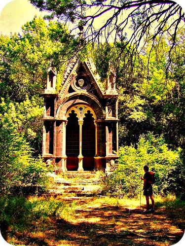 verde eu viterbo romantico pellegrino mausoleo gotico acquapendente torrealfina yourcountry marcheseedoardocahen