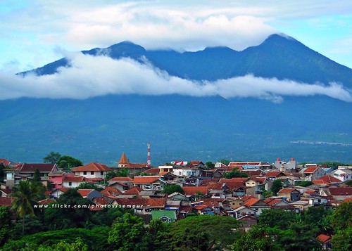 indonesia java westjava bogor city town mountain mtsalak blueribbonwinner goldstaraward colorphotoaward supershot justclouds abigfave