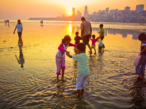 cameraphone sunset sea people india beach children maharashtra lowtide mumbai lightroom chowpatty girgaum aplusphoto imobile902 theunforgettablepictures